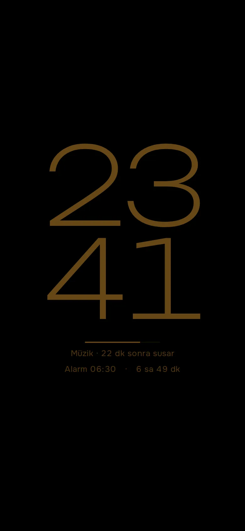 Gece saati: siyah ekranda kehribar renkli 23:41, 'Müzik · 22 dk sonra susar', 'Alarm 06:30'